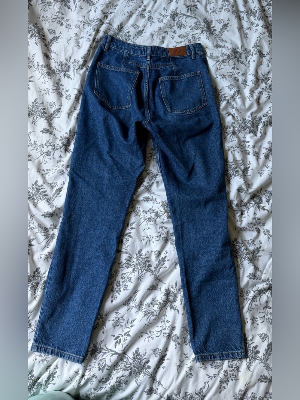 BDG Tapered Cigarette Style Jeans | Size 26 / 2 - Picture 4 of 4
